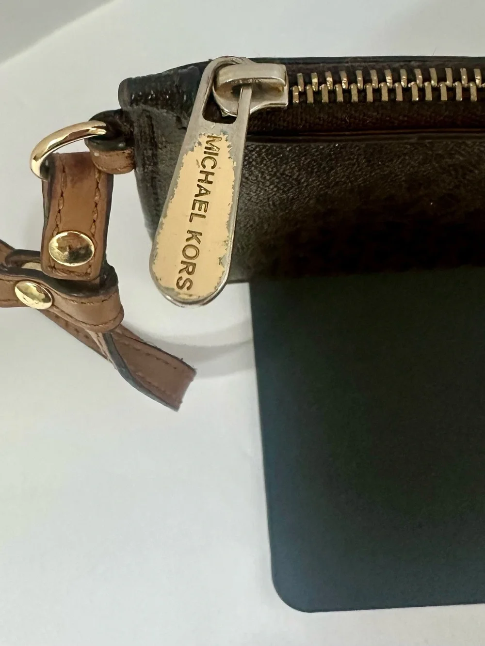Michael Kors Jet Set Large Logo Clutch/Wristlet Brown/Tan Gold detachable strap